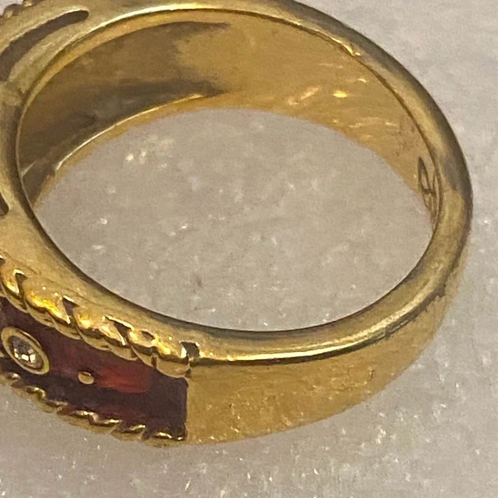Vintage Joan Rivers Gold-Tone Green Stone & Red Enamel Ring size 9 - Picture 7 of 8